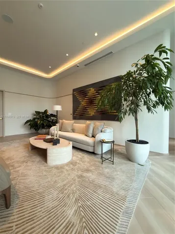 77 SE 5th Street Miami FL 33131