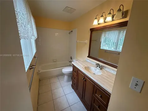 3461 NW 44th Street Oakland Park FL 33309