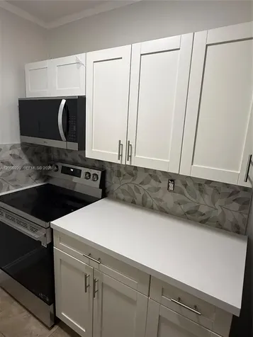 2816 Pine Tree Drive Miami Beach FL 33140