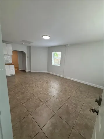 2816 Pine Tree Drive Miami Beach FL 33140