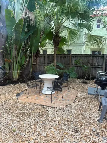 2816 Pine Tree Drive Miami Beach FL 33140