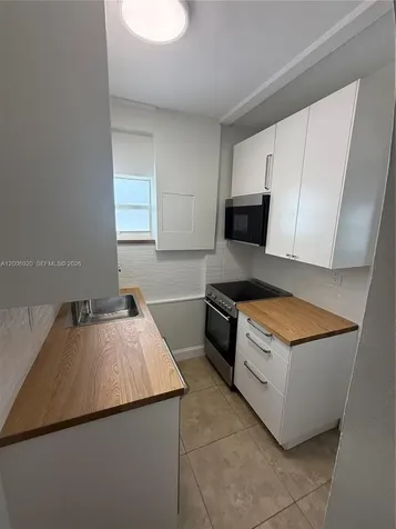 2816 Pine Tree Drive Miami Beach FL 33140
