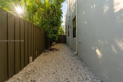 2889 SW 33rd Avenue Miami FL 33133