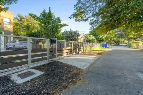 2889 SW 33rd Avenue Miami FL 33133
