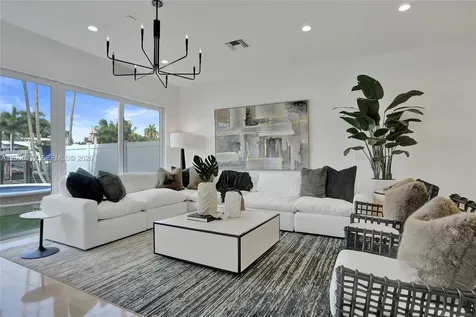 2739 NE 15th Street Fort Lauderdale FL 33304