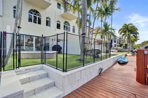 2739 NE 15th Street Fort Lauderdale FL 33304