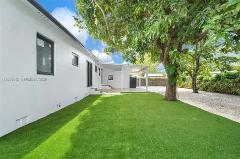 335 W 60th Street Hialeah FL 33012