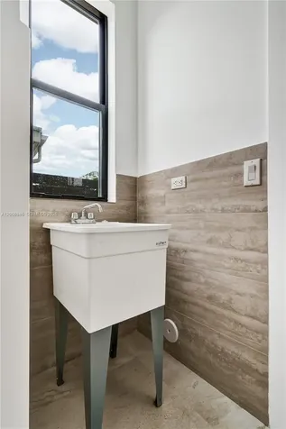 2887 SW 33rd Avenue Miami FL 33133