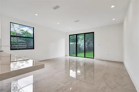2887 SW 33rd Avenue Miami FL 33133