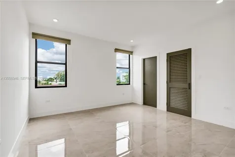 2887 SW 33rd Avenue Miami FL 33133