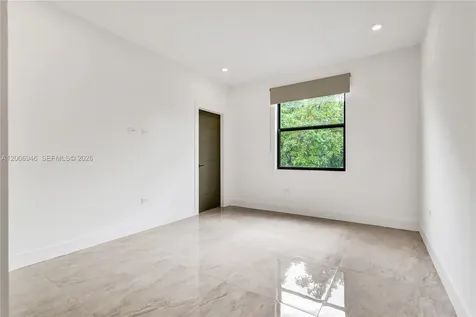 2887 SW 33rd Avenue Miami FL 33133
