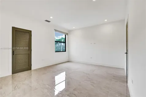 2887 SW 33rd Avenue Miami FL 33133