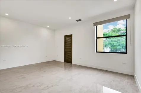 2887 SW 33rd Avenue Miami FL 33133