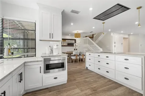 9161 Vineyard Lake Drive Plantation FL 33324