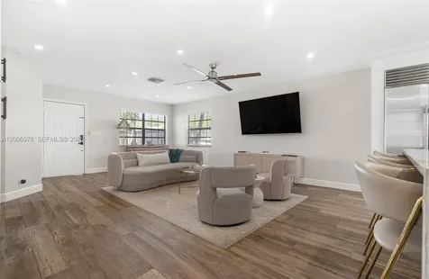 9161 Vineyard Lake Drive Plantation FL 33324
