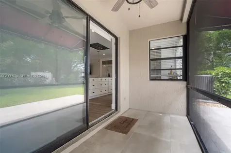 9161 Vineyard Lake Drive Plantation FL 33324