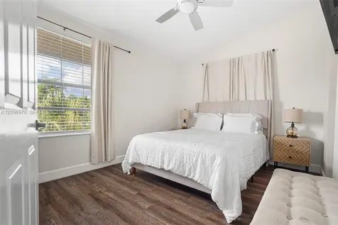 9161 Vineyard Lake Drive Plantation FL 33324
