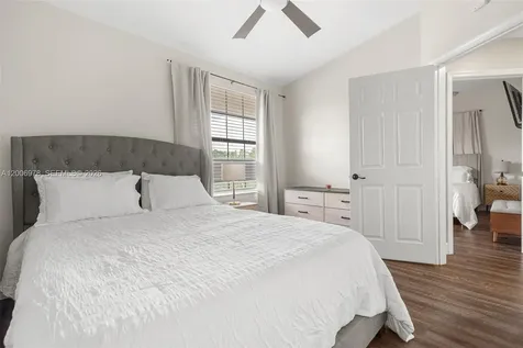 9161 Vineyard Lake Drive Plantation FL 33324