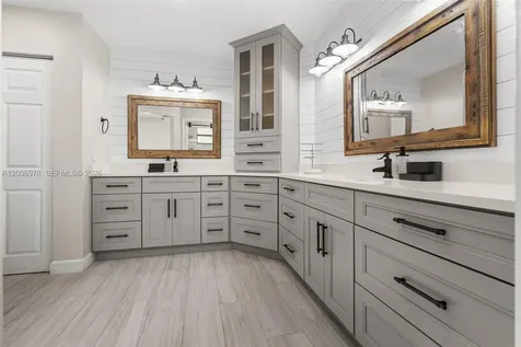 9161 Vineyard Lake Drive Plantation FL 33324