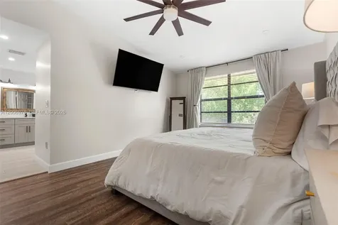 9161 Vineyard Lake Drive Plantation FL 33324