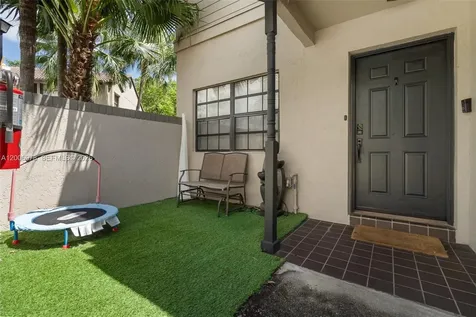 9161 Vineyard Lake Drive Plantation FL 33324