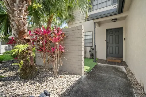 9161 Vineyard Lake Drive Plantation FL 33324