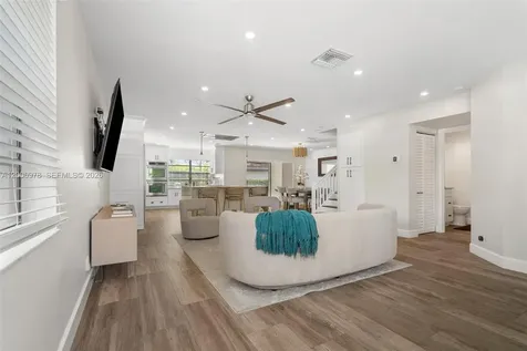 9161 Vineyard Lake Drive Plantation FL 33324