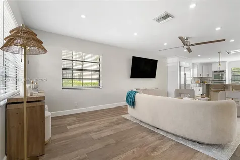 9161 Vineyard Lake Drive Plantation FL 33324