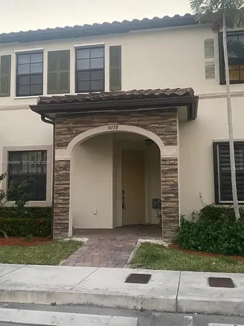 9228 W 33rd Way Hialeah FL 33018