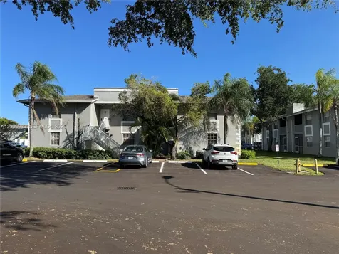 471 NE 210th Circle Terrace Miami FL 33179