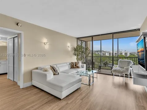 20301 W Country Club Drive Aventura FL 33180