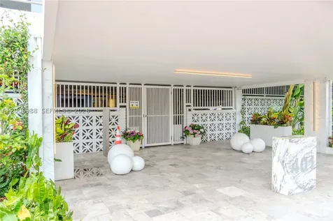 401 Ocean Drive Miami Beach FL 33139