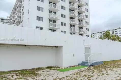401 Ocean Drive Miami Beach FL 33139