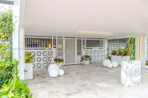 401 Ocean Drive Miami Beach FL 33139