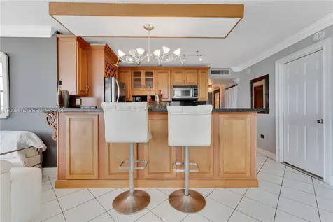 5555 Collins Avenue Miami Beach FL 33140