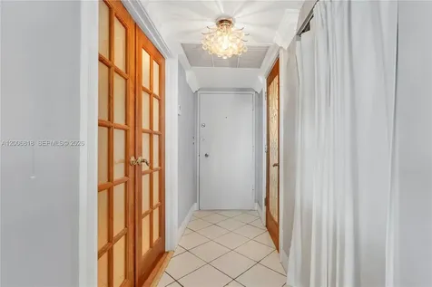 5555 Collins Avenue Miami Beach FL 33140