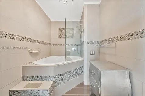 5555 Collins Avenue Miami Beach FL 33140