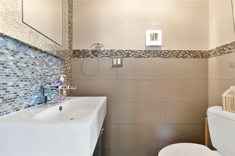 5555 Collins Avenue Miami Beach FL 33140
