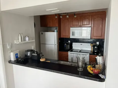 7125 NW 186th Street Hialeah FL 33015