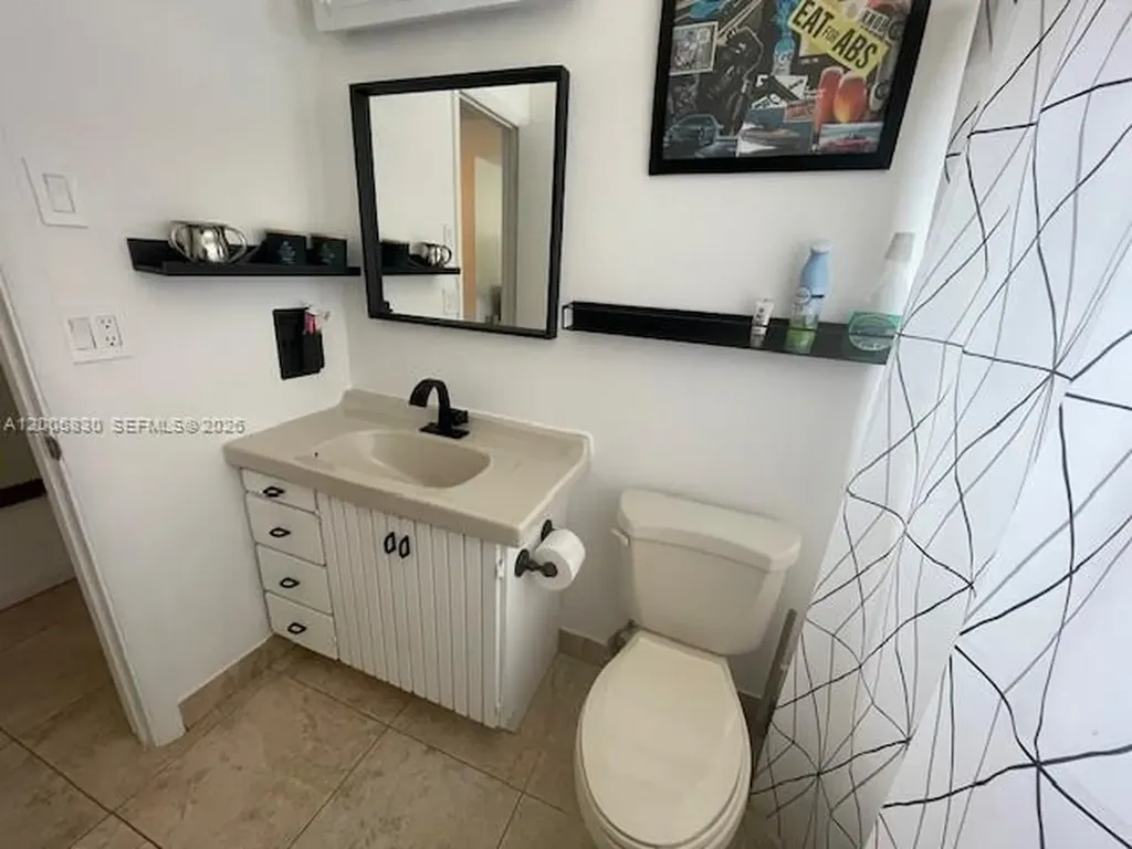 1560 Mckinley Street Hollywood FL 33020