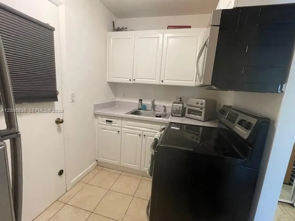 1560 Mckinley Street Hollywood FL 33020