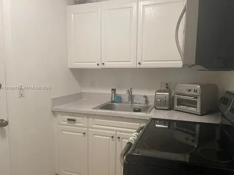 1560 Mckinley Street Hollywood FL 33020