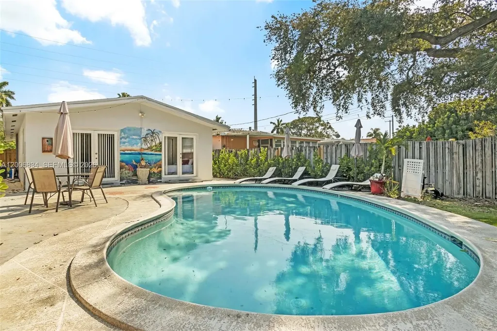 1547 NE 38th Street Oakland Park FL 33334