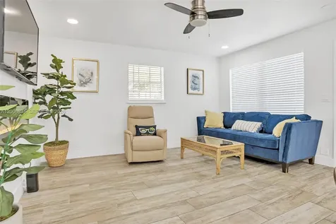 1547 NE 38th Street Oakland Park FL 33334