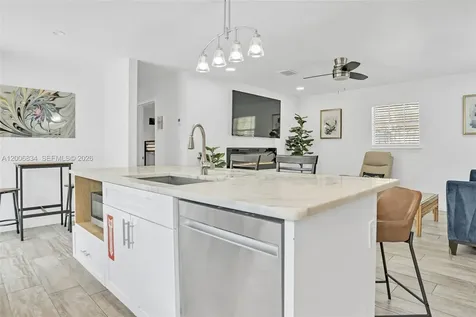 1547 NE 38th Street Oakland Park FL 33334