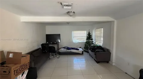 2071 NW 86th Street Miami FL 33147