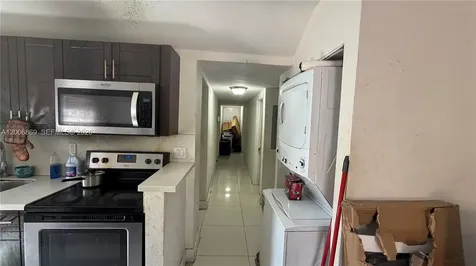 2071 NW 86th Street Miami FL 33147