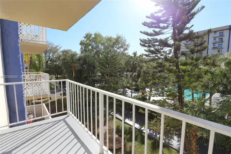 4550 NW 9th Street Miami FL 33126