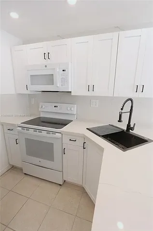 4550 NW 9th Street Miami FL 33126