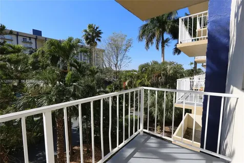 4550 NW 9th Street Miami FL 33126